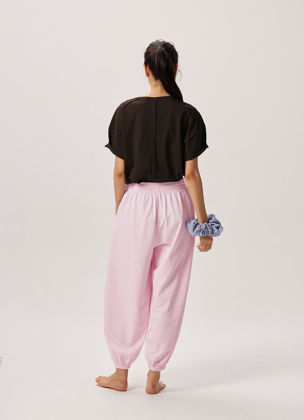 Diagonal jogger pants (Unisex)_Pink Tulle