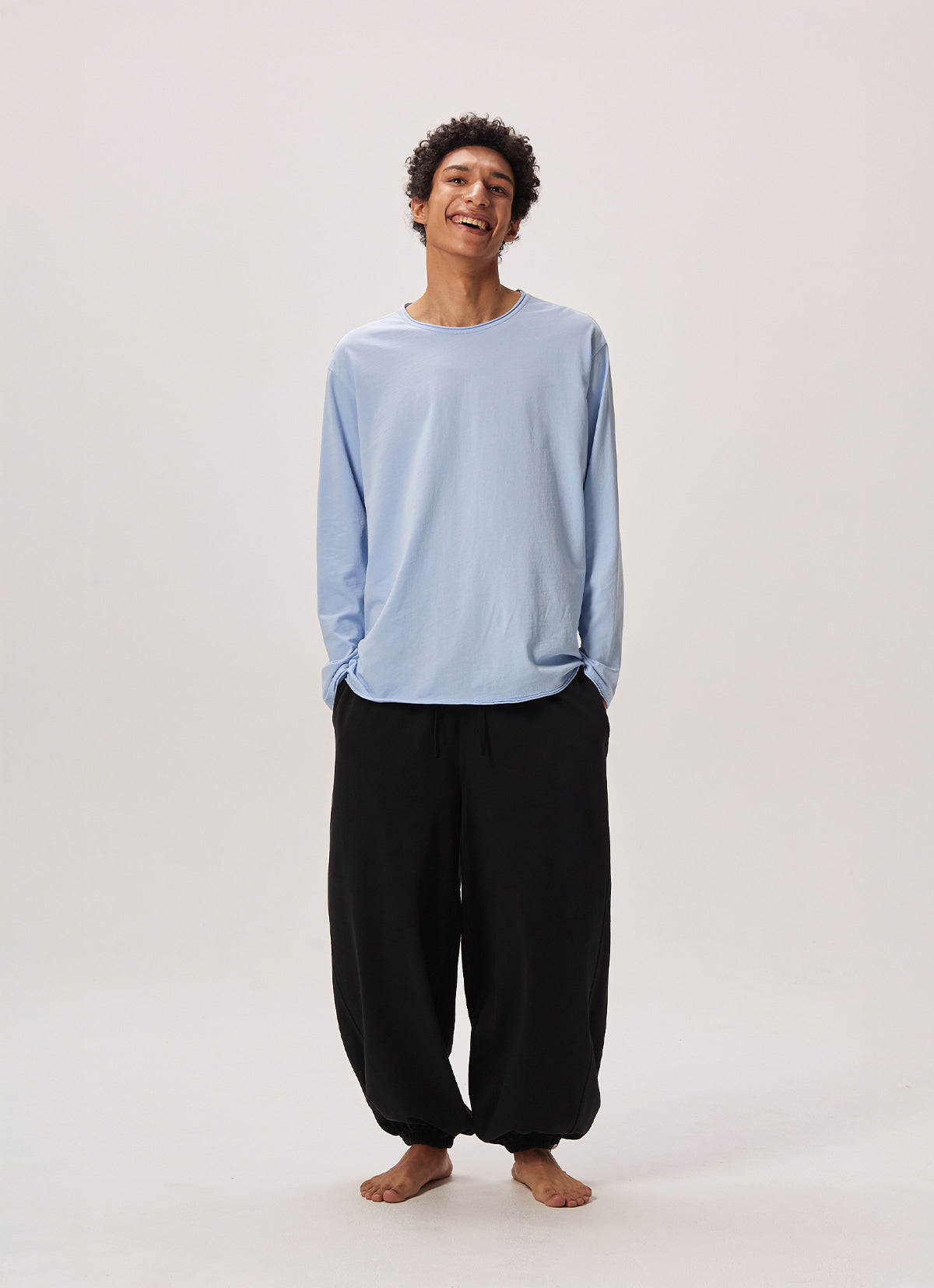 Diagonal jogger pants (Unisex)_Black