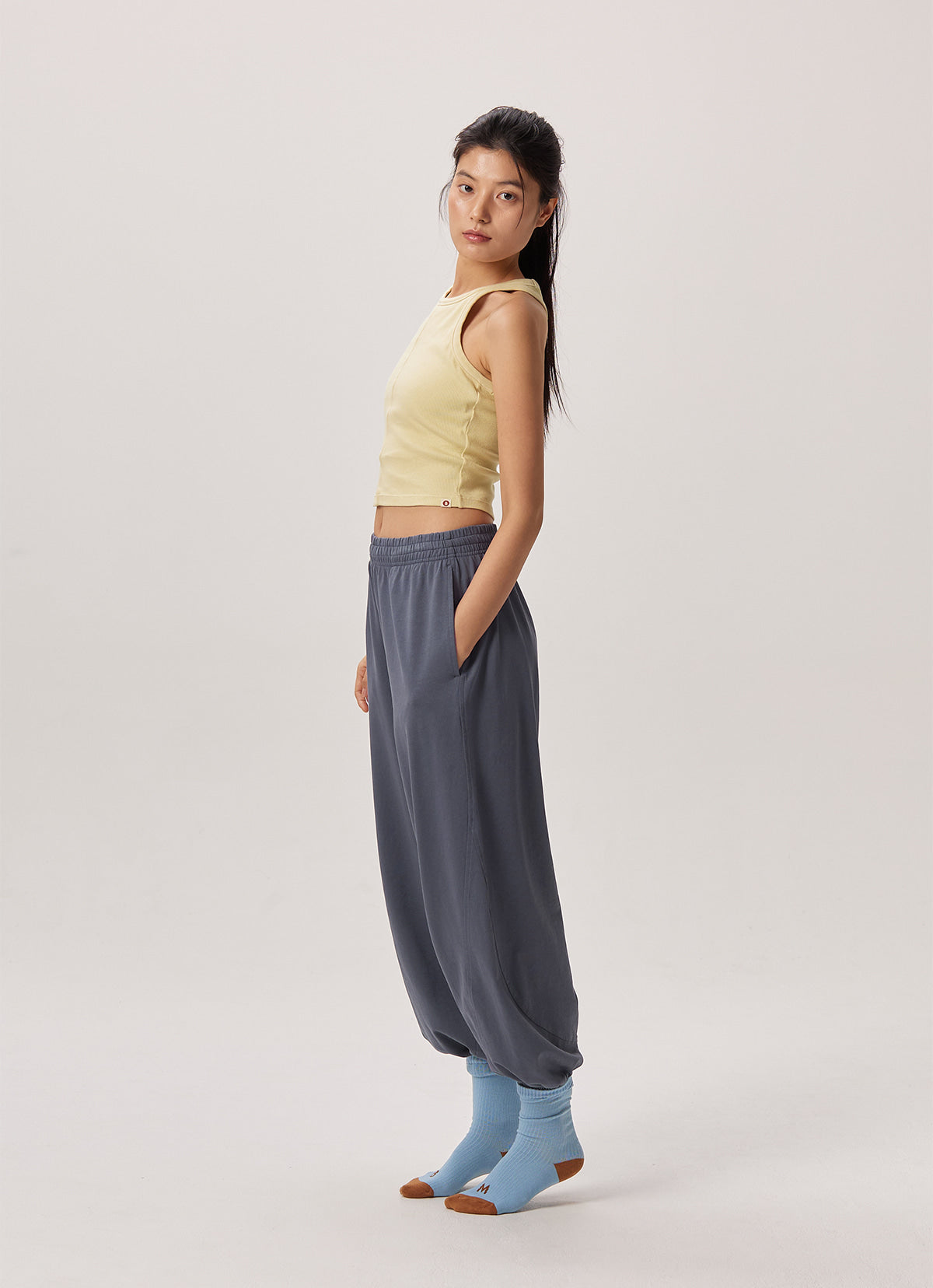 Diagonal jogger pants (Unisex)_Grisaille