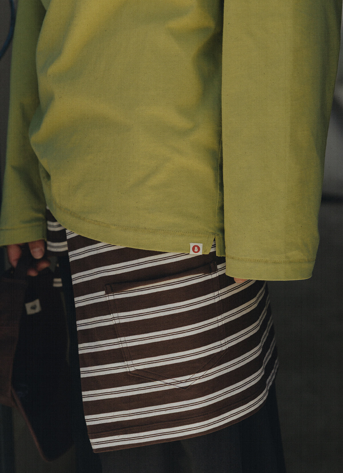 Small pocket long sleeve (Unisex)_Split Pea