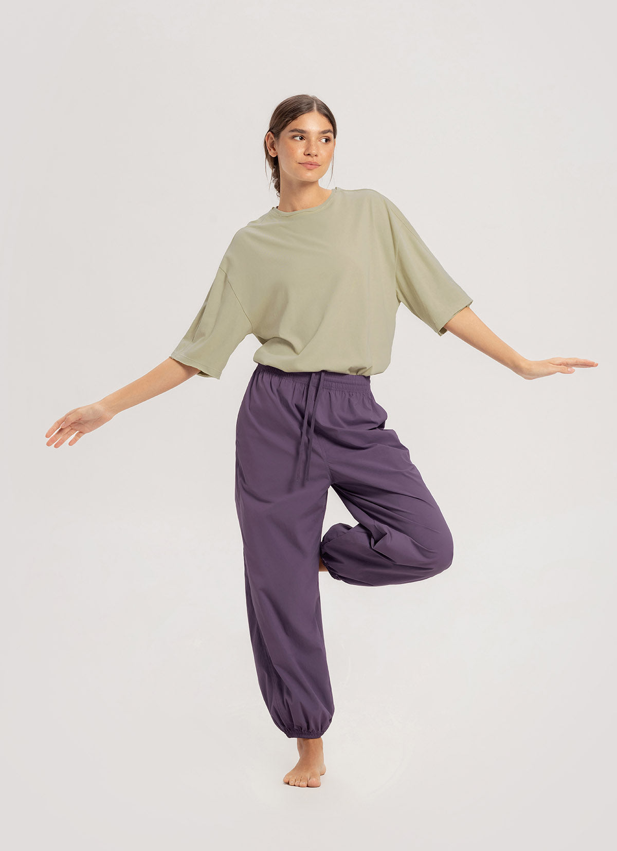 Diagonal jogger pants (Nylon ver.)_Grape Compote