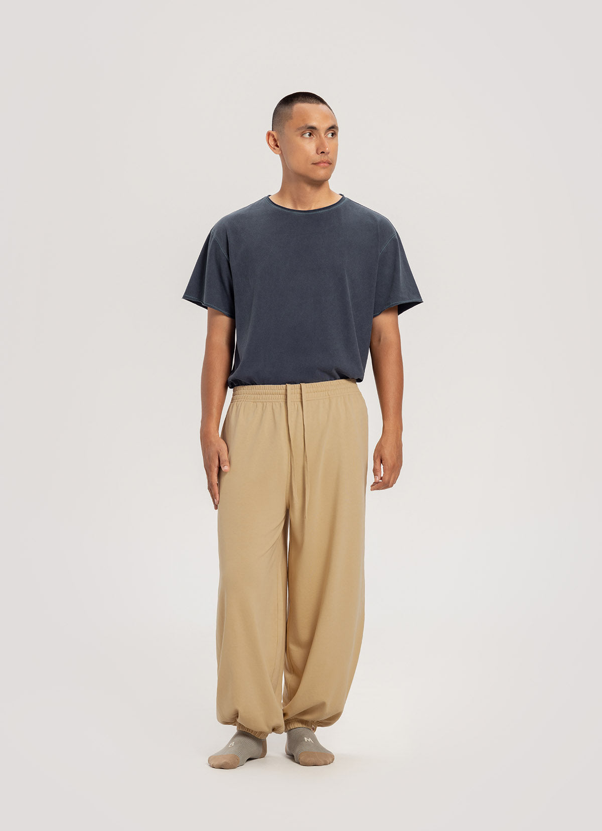 Diagonal jogger pants (Unisex)_Pale Khaki