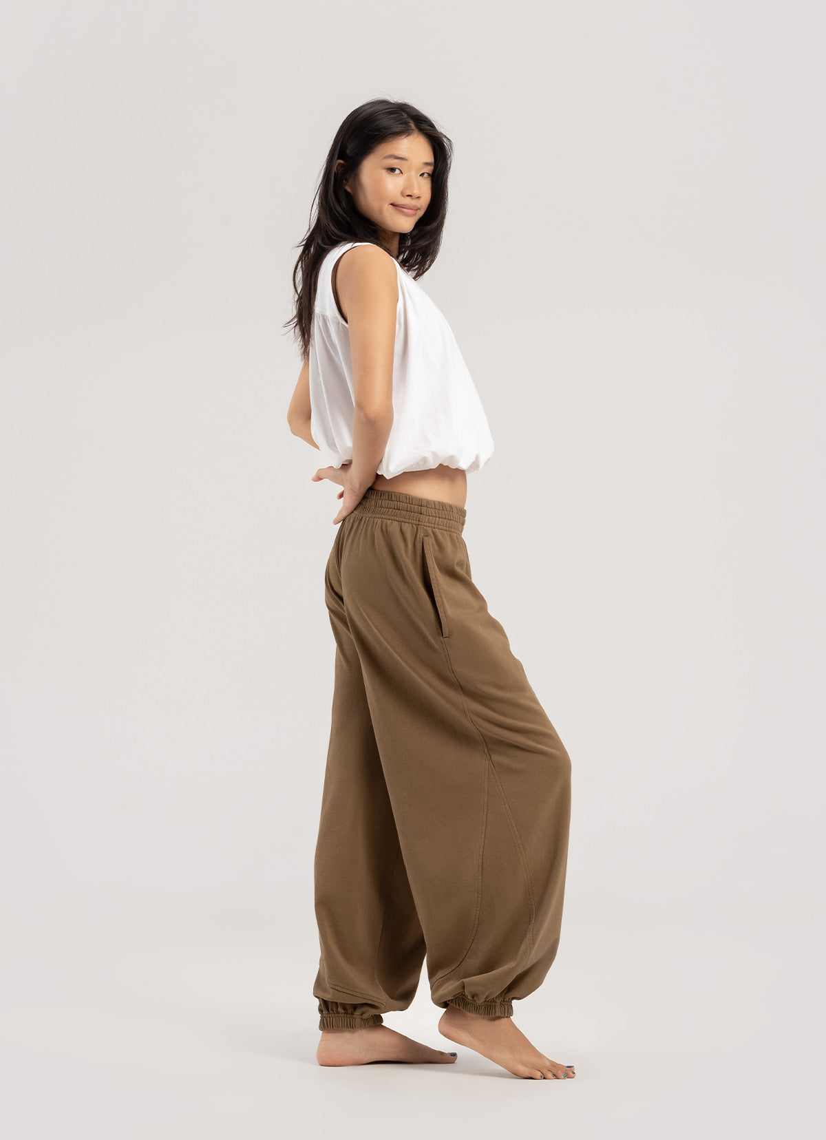 Diagonal jogger pants (Unisex)_Coca Mocha