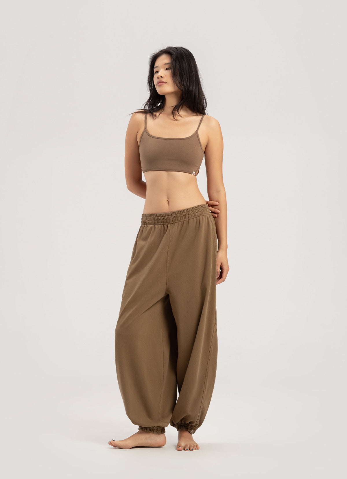 Diagonal jogger pants (Unisex)_Coca Mocha
