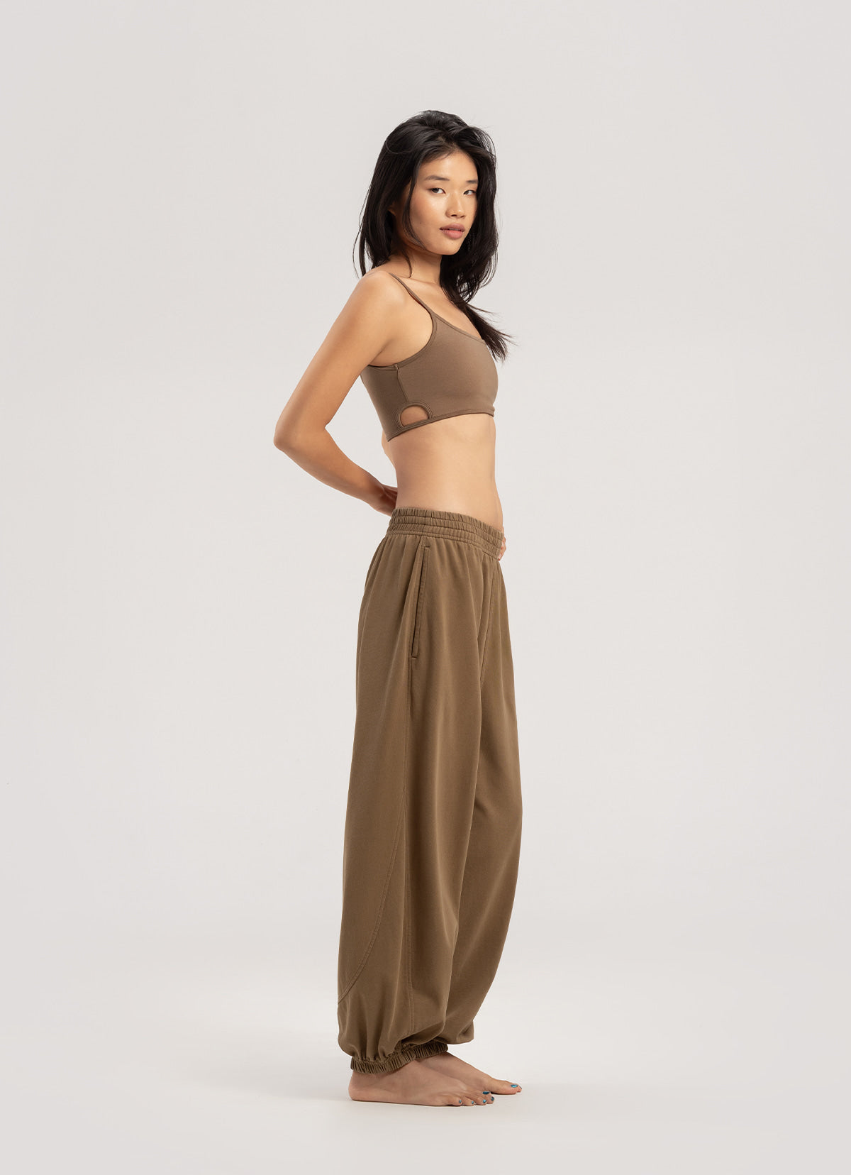 Diagonal jogger pants (Unisex)_Coca Mocha