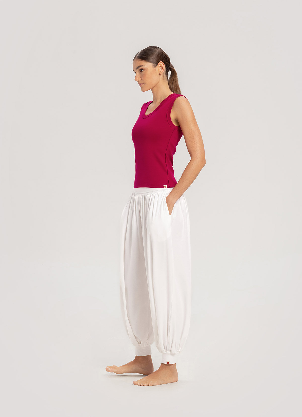 Essential V sleeveless_Persian Red