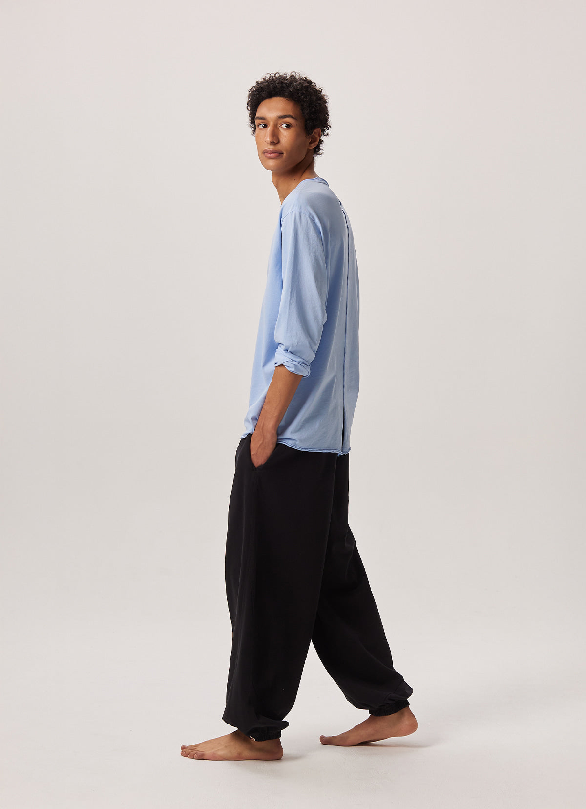 Diagonal jogger pants (Unisex)_Black