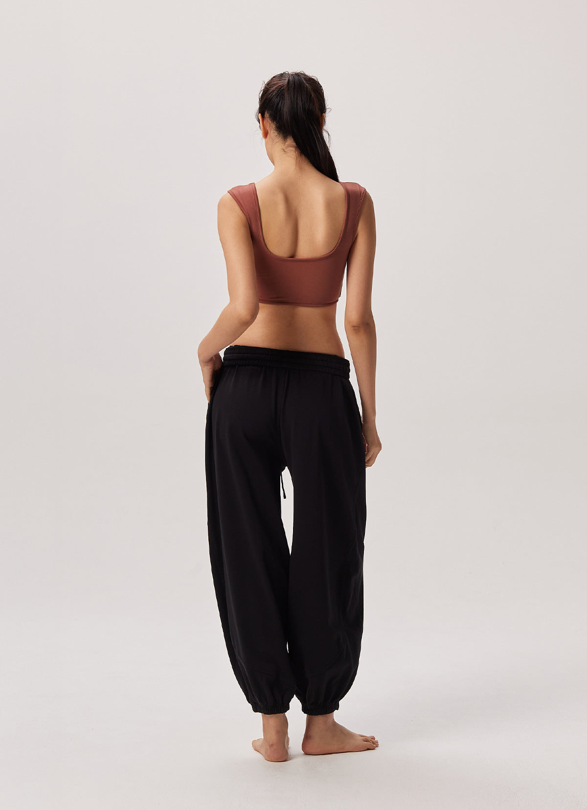 Diagonal jogger pants (Unisex)_Black