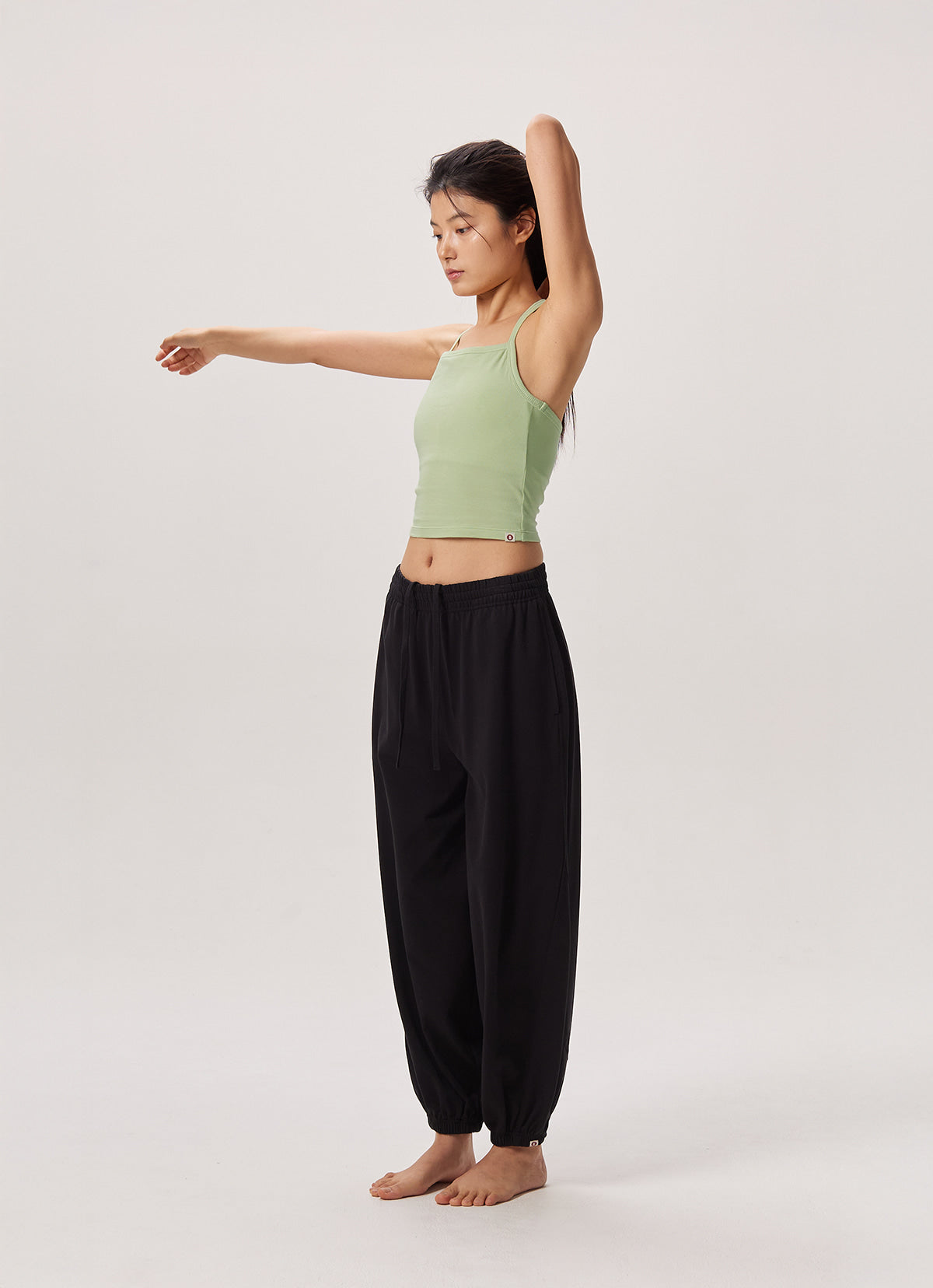 Diagonal jogger pants (Unisex)_Black