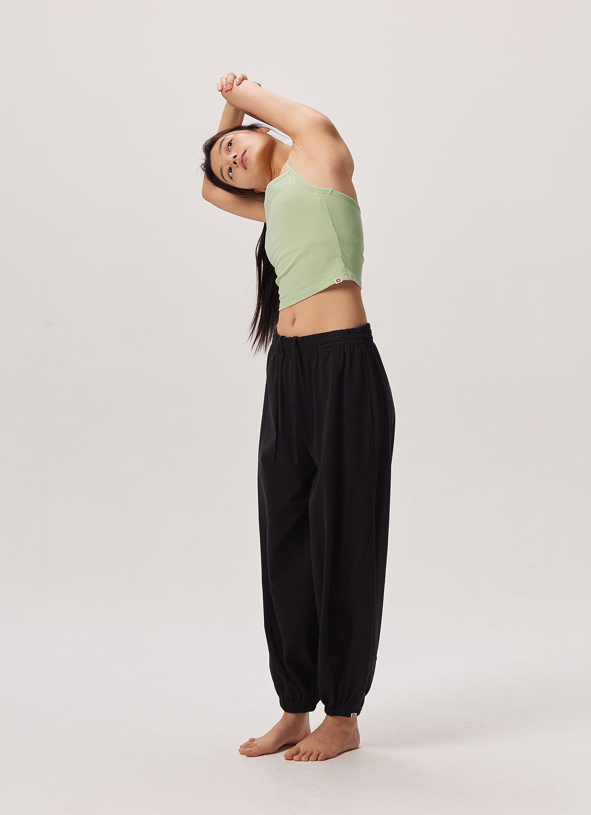 Diagonal jogger pants (Unisex)_Black