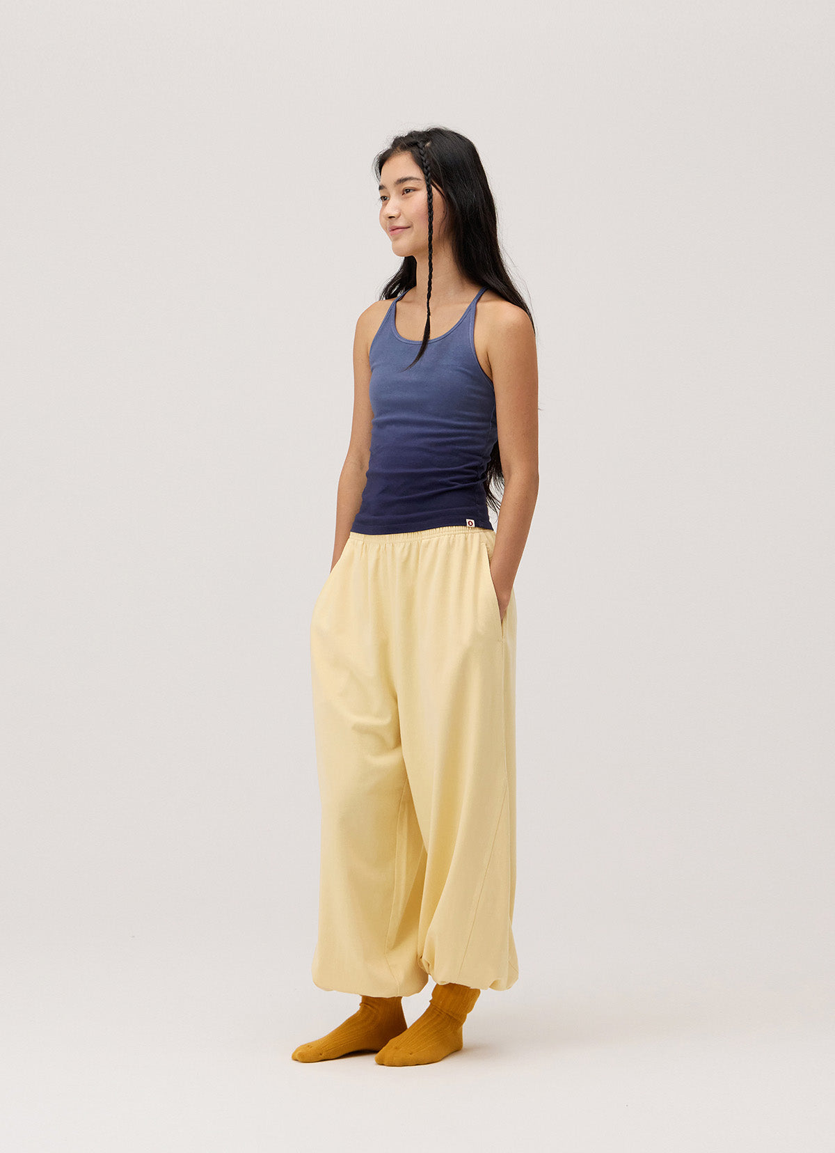 Diagonal jogger pants (Unisex)_Sunlight