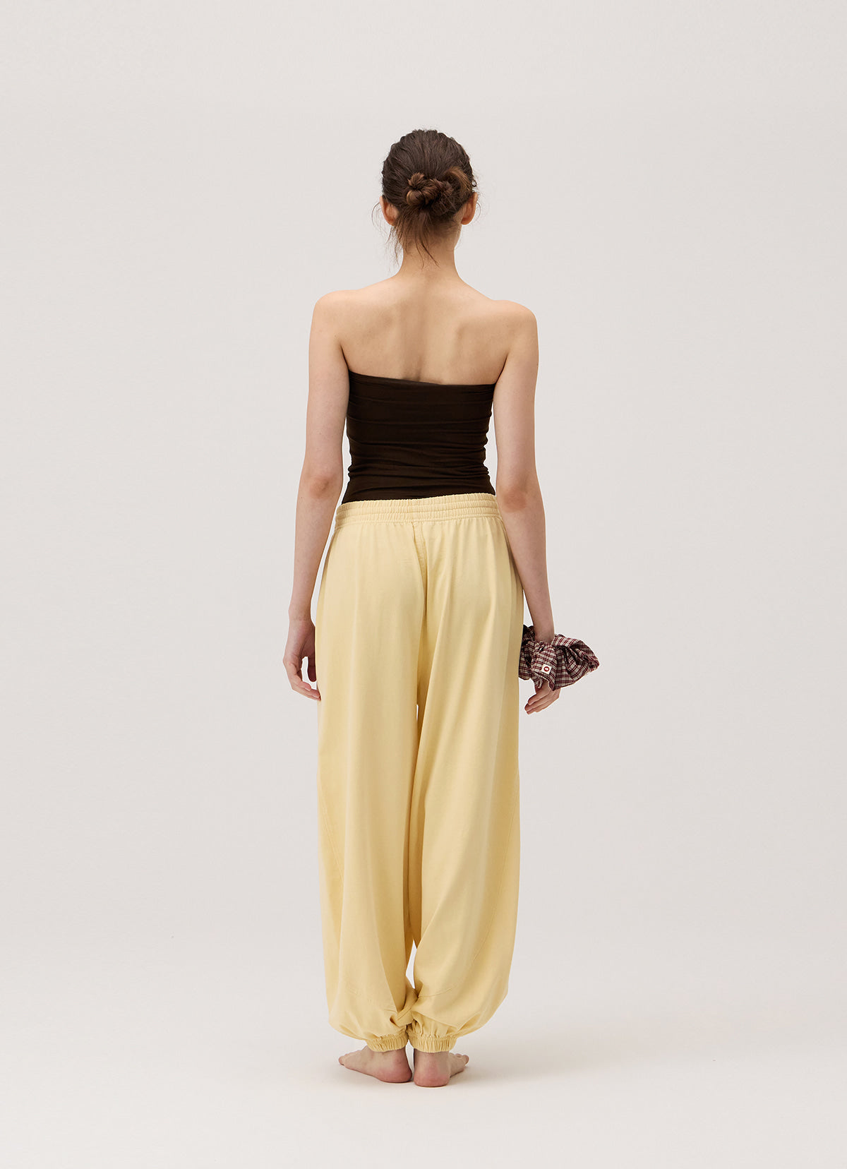 Diagonal jogger pants (Unisex)_Sunlight