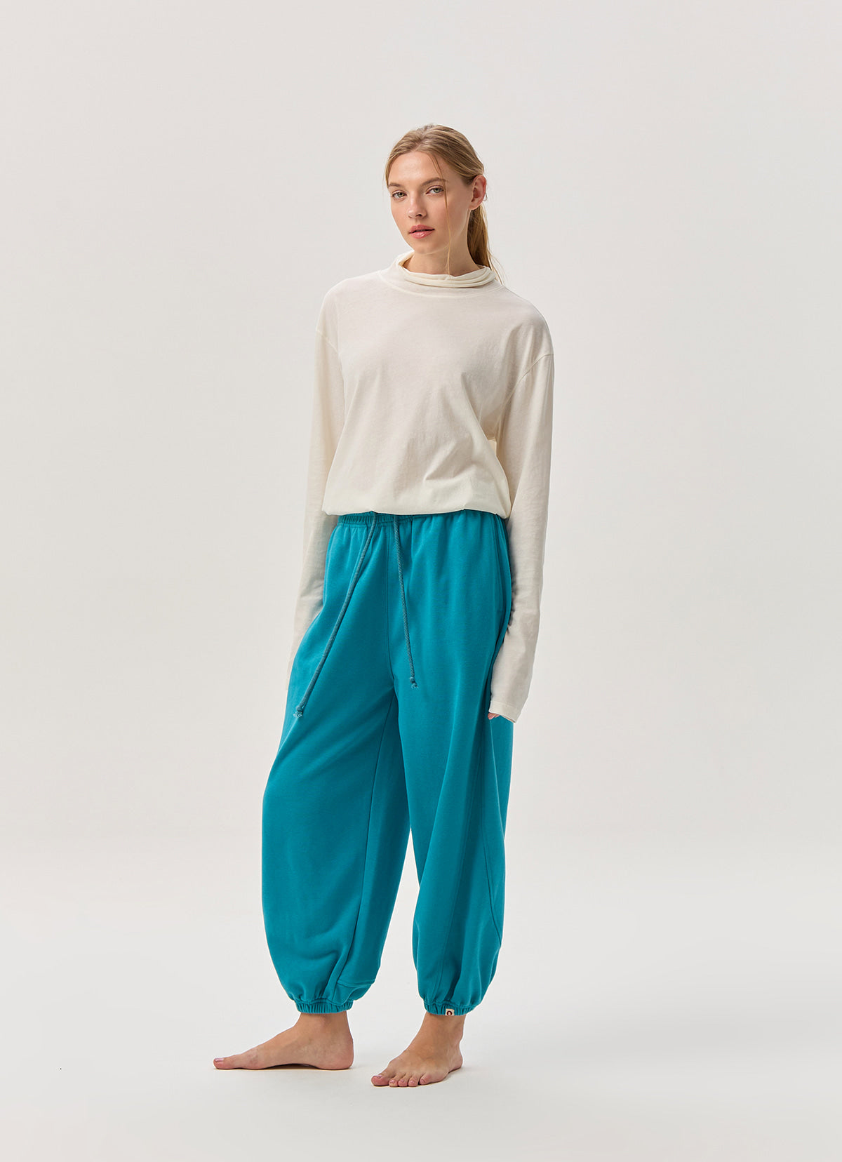 Diagonal jogger pants (Zurry ver.) (Unisex)_Biscay Bay