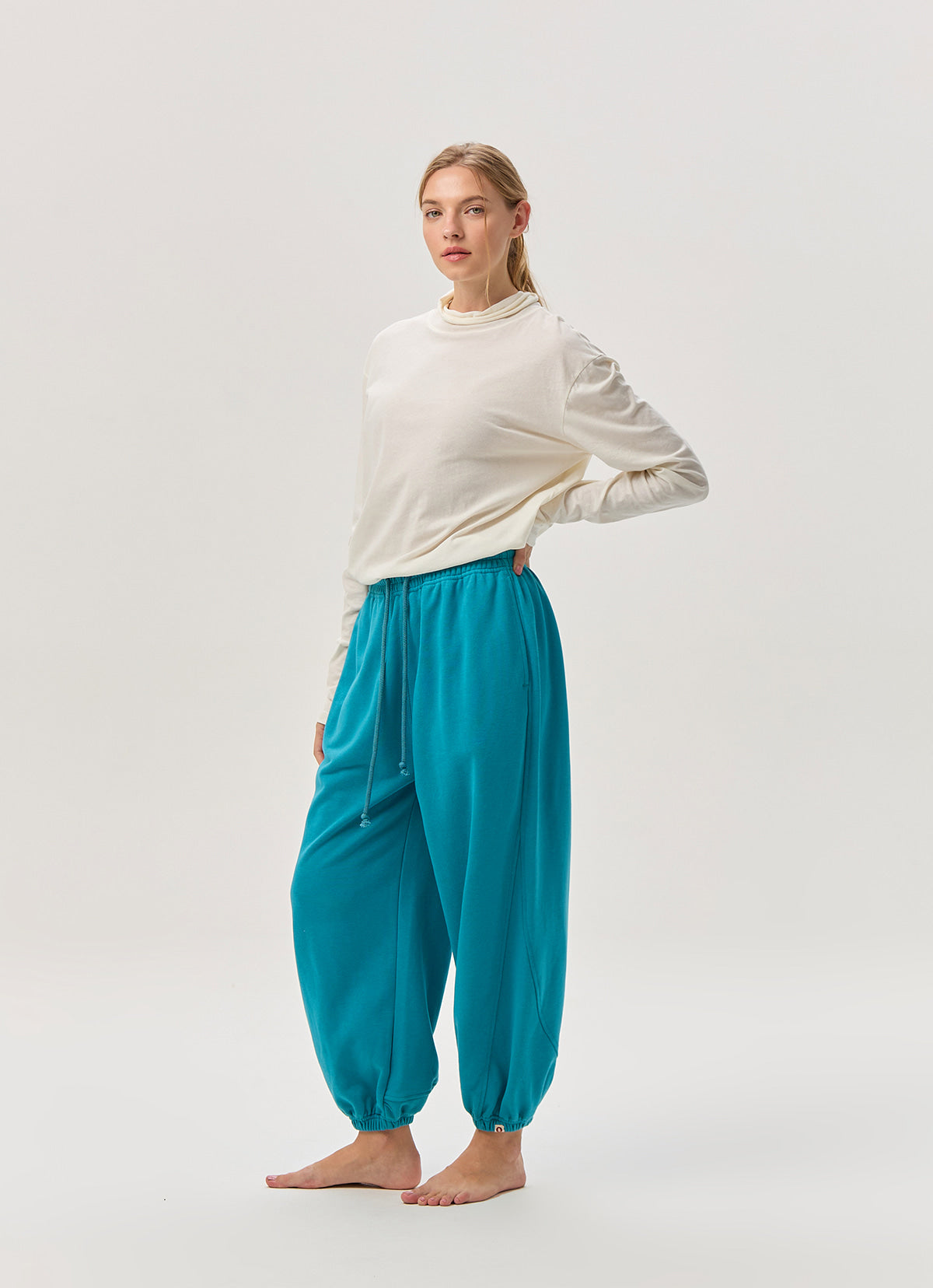Diagonal jogger pants (Zurry ver.) (Unisex)_Biscay Bay