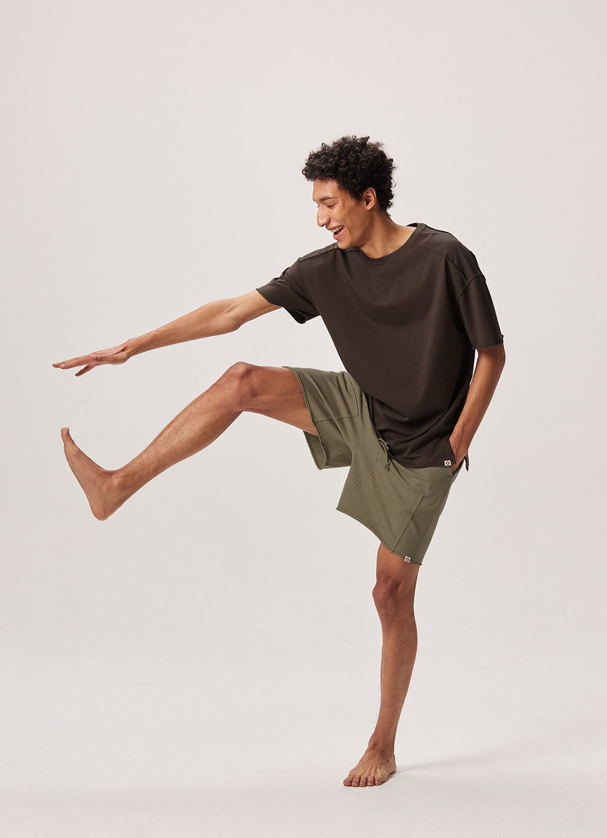 Out pocket shorts (Unisex)_Khaki