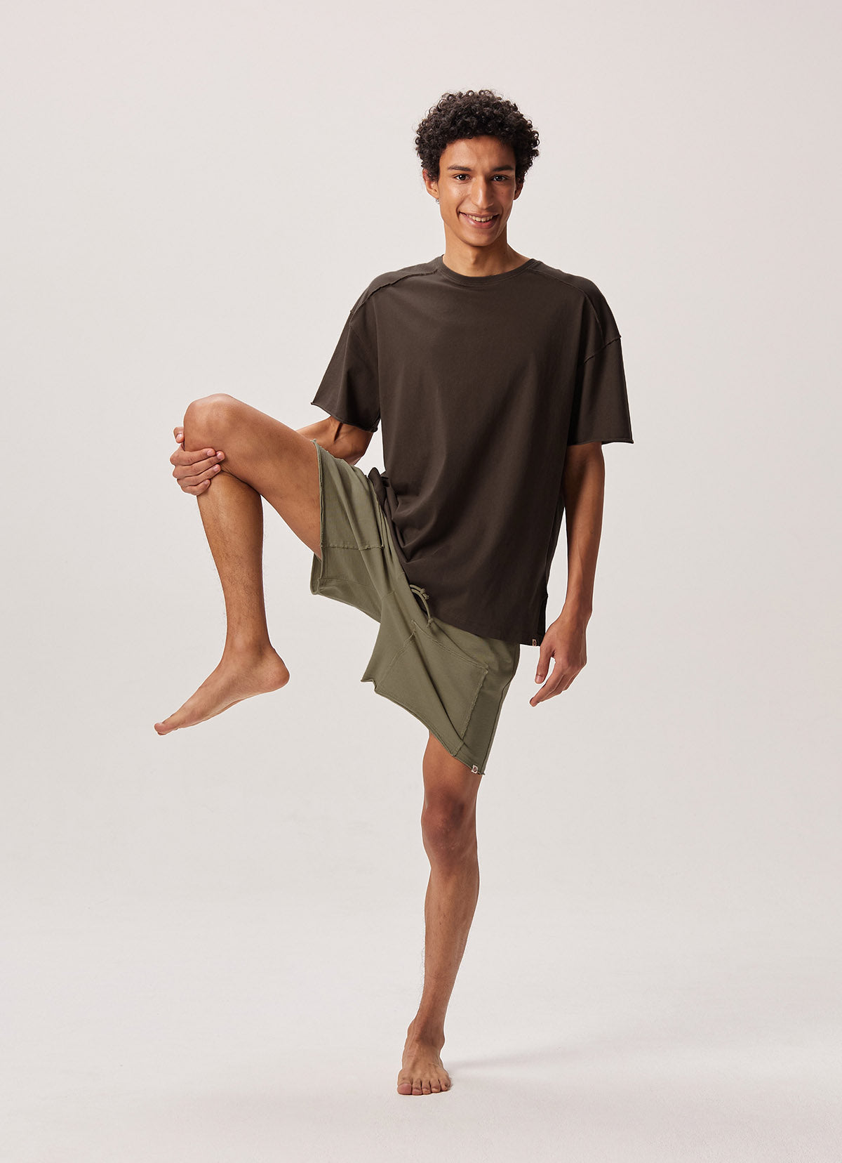Out pocket shorts (Unisex)_Khaki